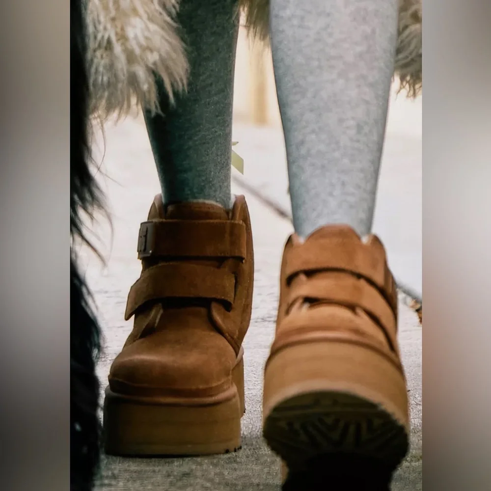 Like New! Women's UGG Neumel Platform Shearling Boots